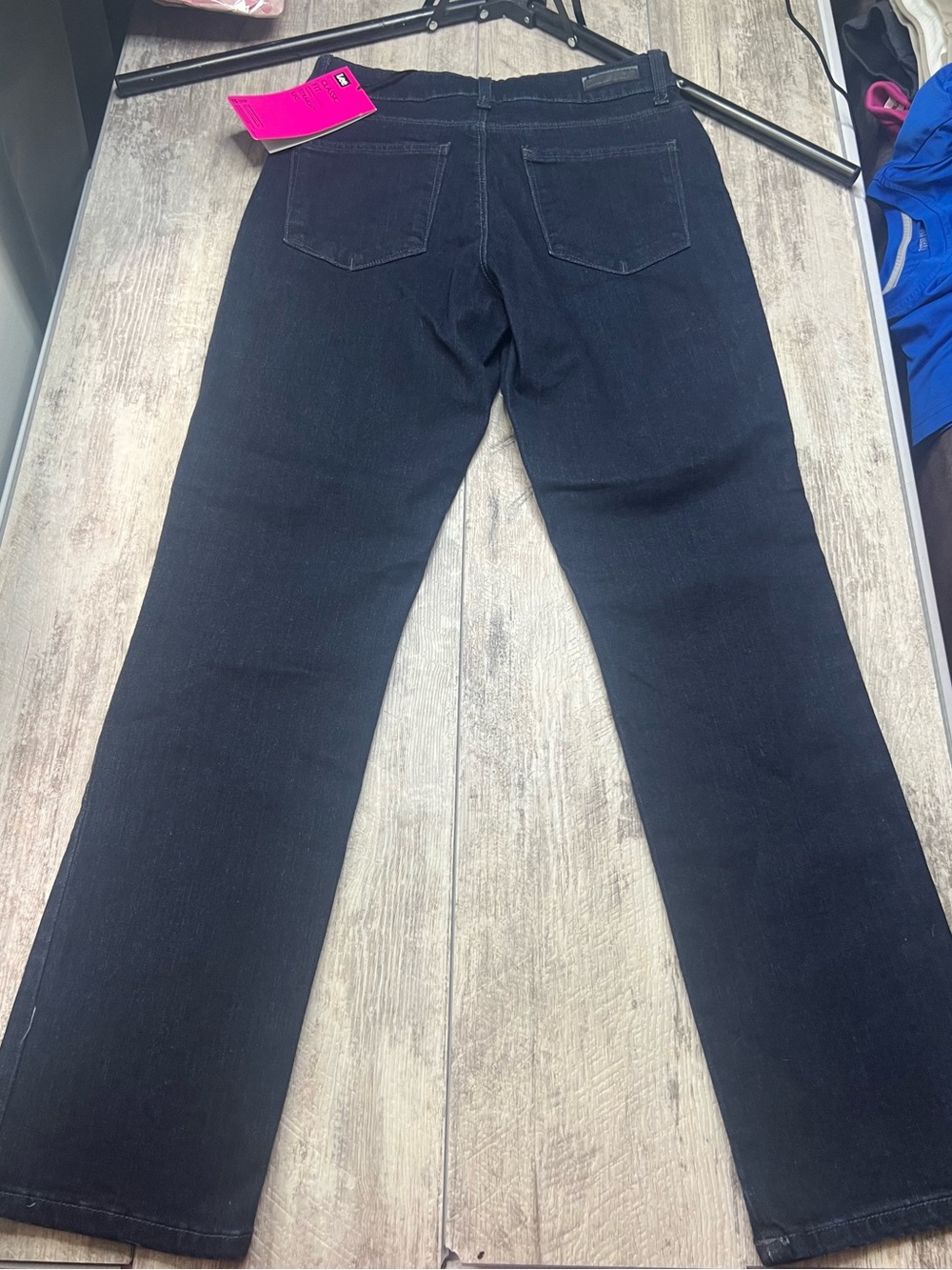 Lee Women’s Straight-Leg Jeans in Dark Indigo - Picture 6 of 7